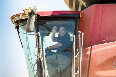 South-Korean-Trade-riding-in-combine